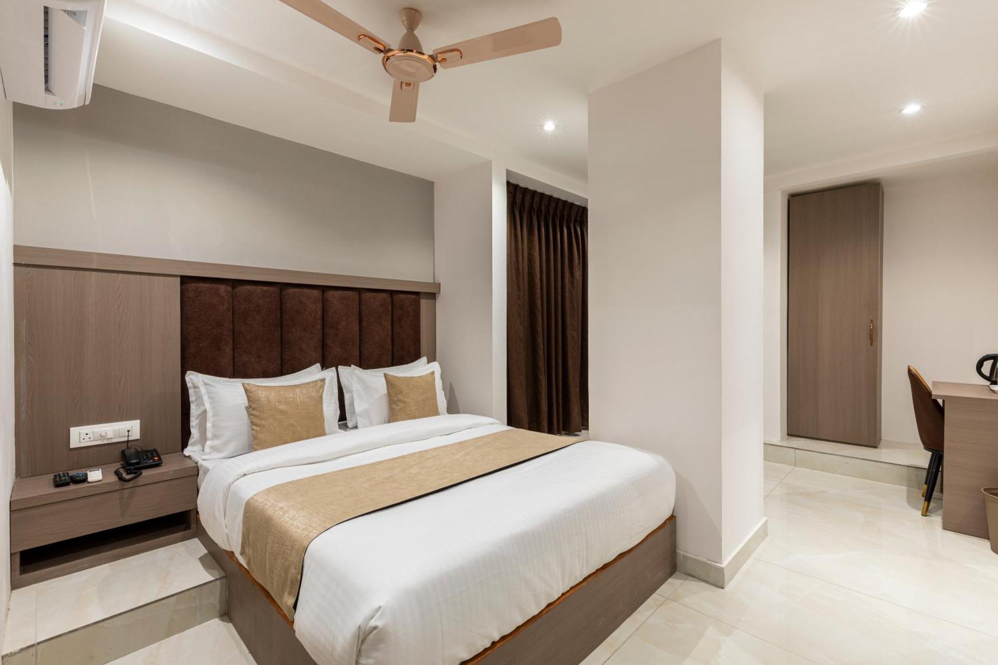 Metromax Andheri Hotel
