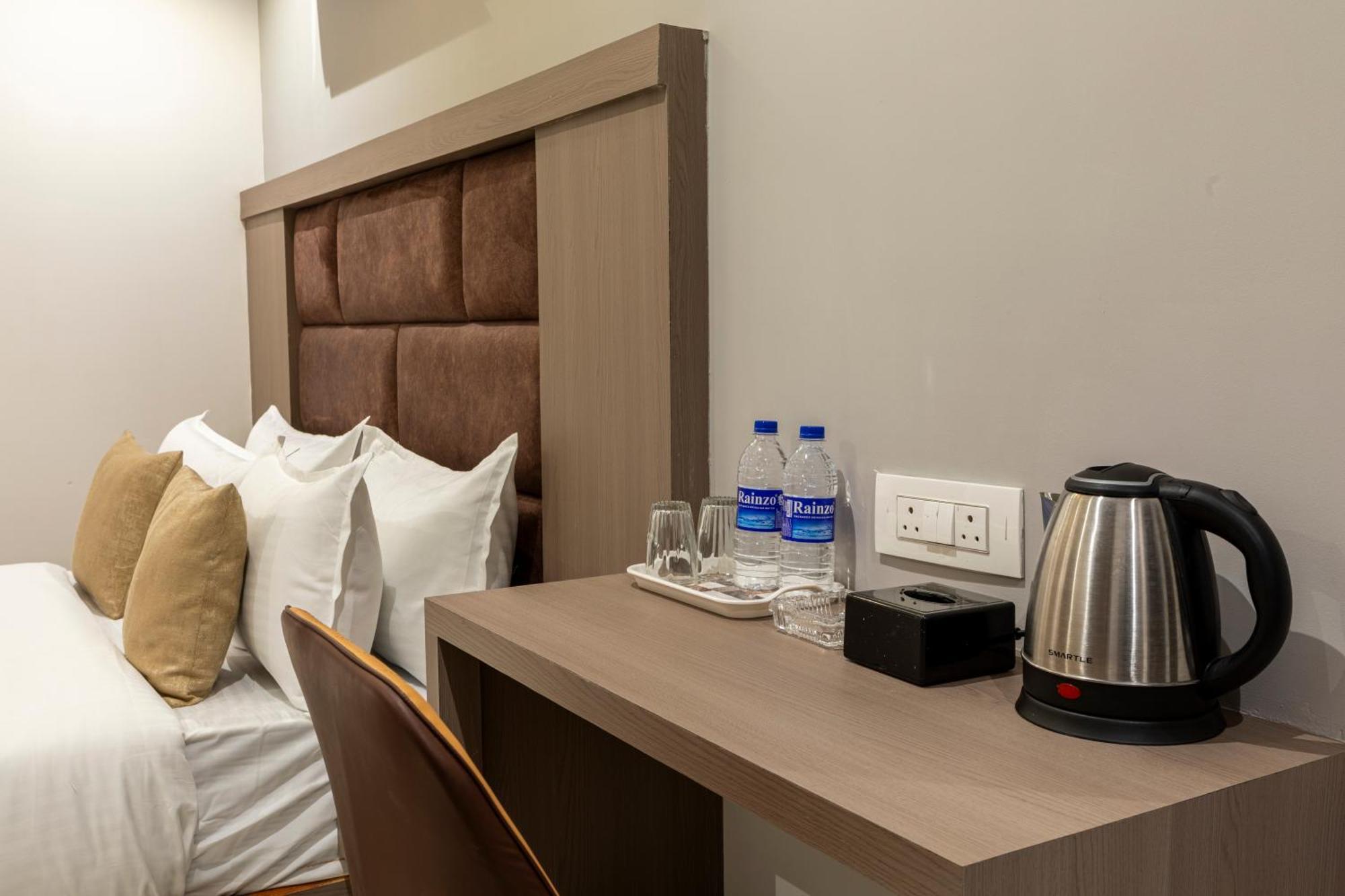 Metromax Andheri Hotel 3*